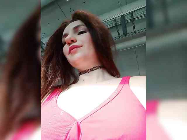 Kris_kiskis webcam