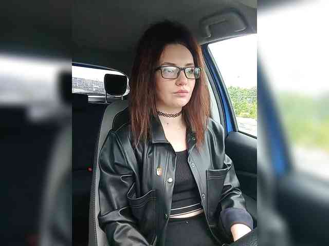 Kris_kiskis webcam