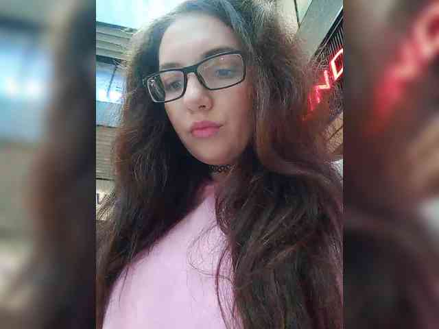 Kris_kiskis webcam