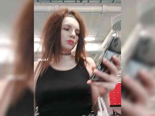 Kris_kiskis webcam