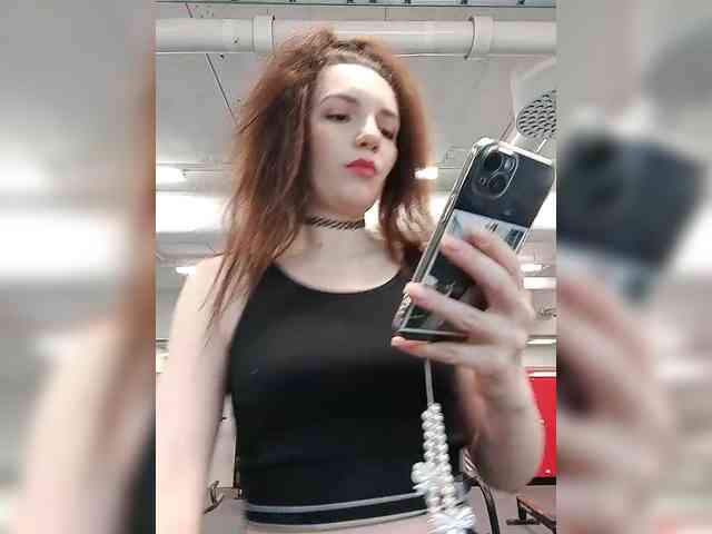 Kris_kiskis webcam