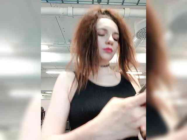 Kris_kiskis webcam