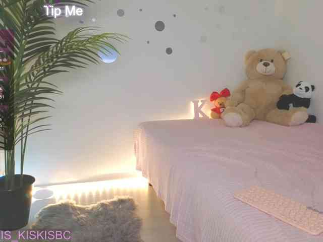 Kris_kiskis webcam