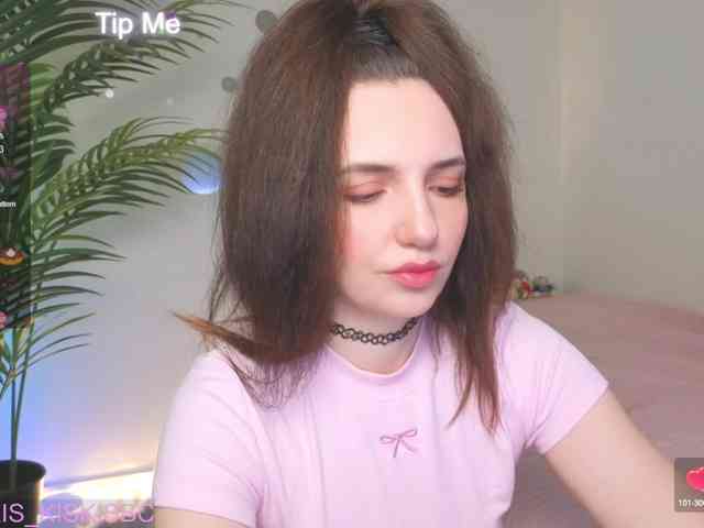 Kris_kiskis webcam