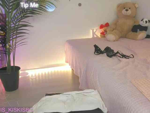Kris_kiskis webcam