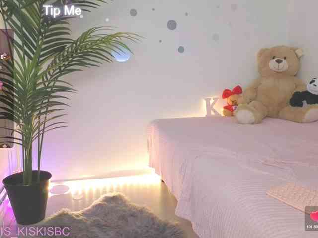 Kris_kiskis webcam
