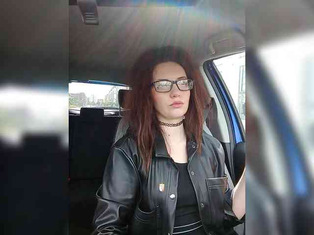 Kris_kiskis webcam