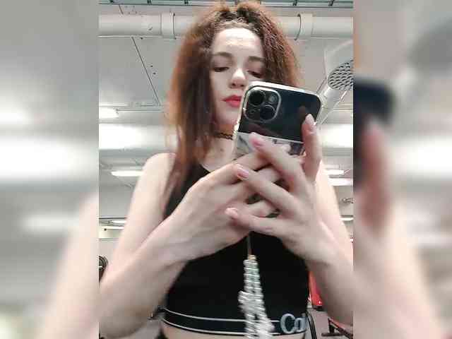 Kris_kiskis webcam