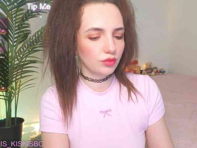 Kris_kiskis webcam