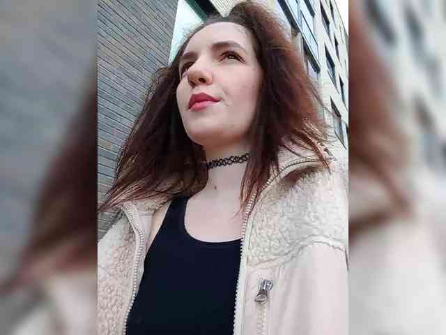 Kris_kiskis webcam