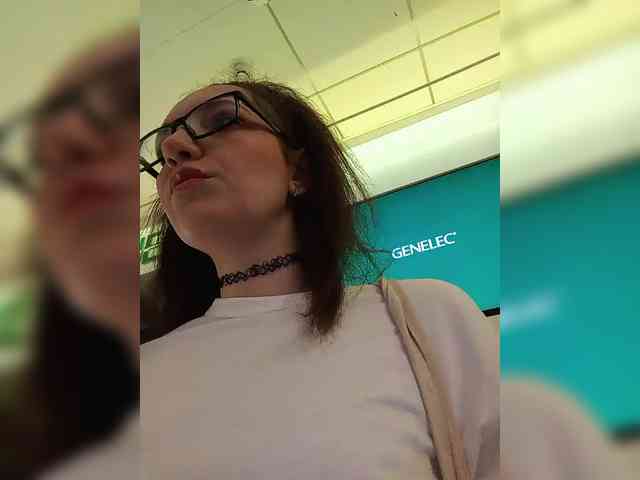 Kris_kiskis webcam