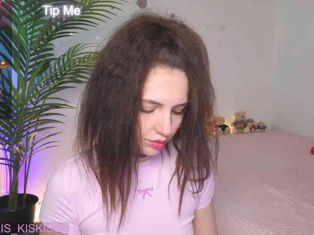 Kris_kiskis webcam