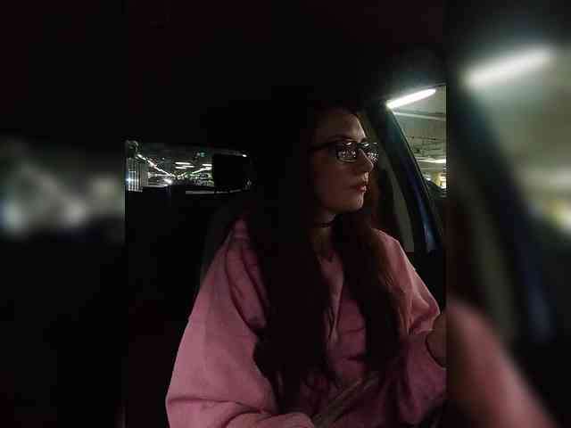 Kris_kiskis webcam