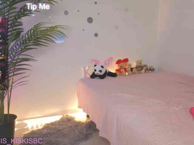 Kris_kiskis webcam