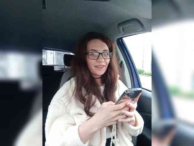 Kris_kiskis webcam
