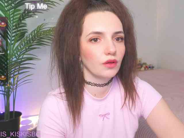Kris_kiskis webcam