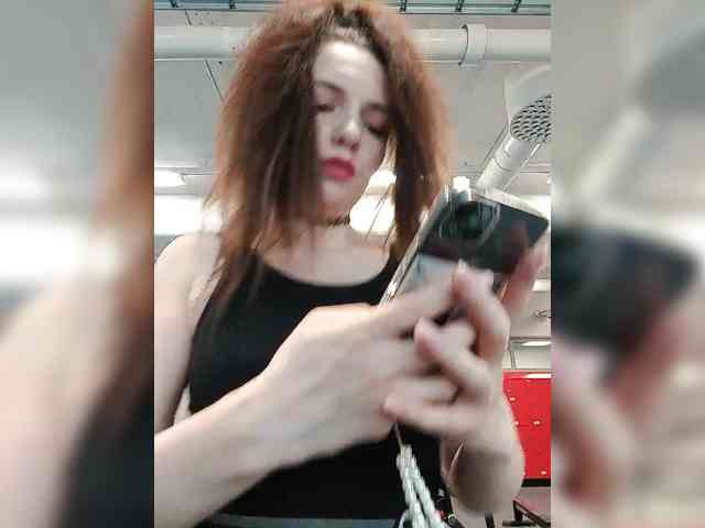 Kris_kiskis webcam