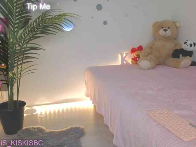 Kris_kiskis webcam
