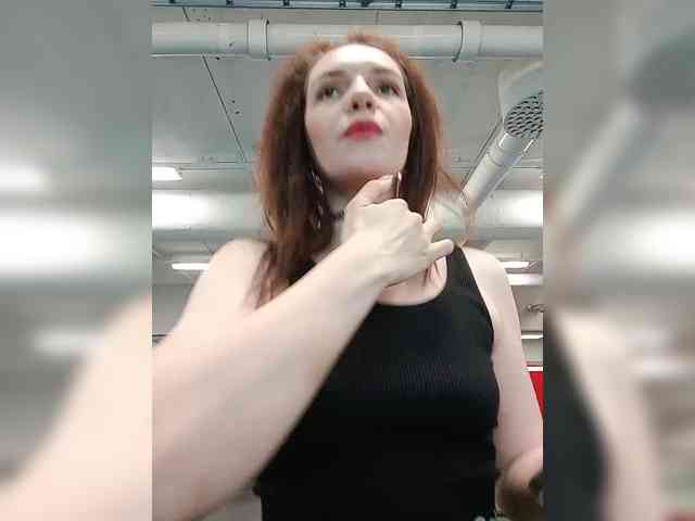 Kris_kiskis webcam