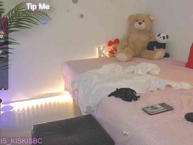 Kris_kiskis webcam