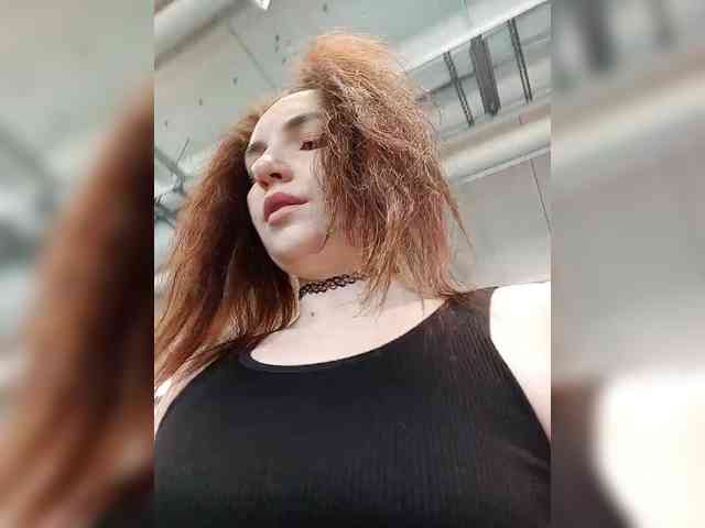 Kris_kiskis webcam