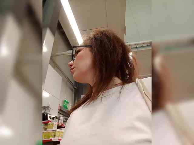 Kris_kiskis webcam