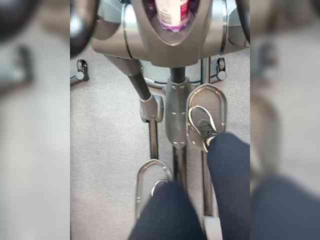 Kris_kiskis webcam