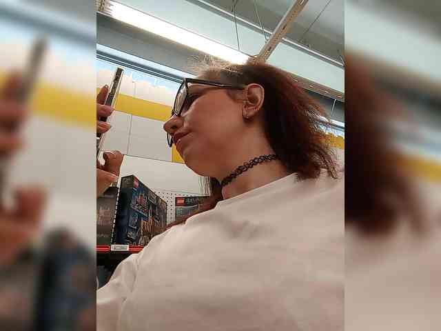 Kris_kiskis webcam