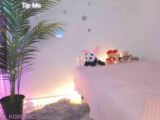 Kris_kiskis webcam