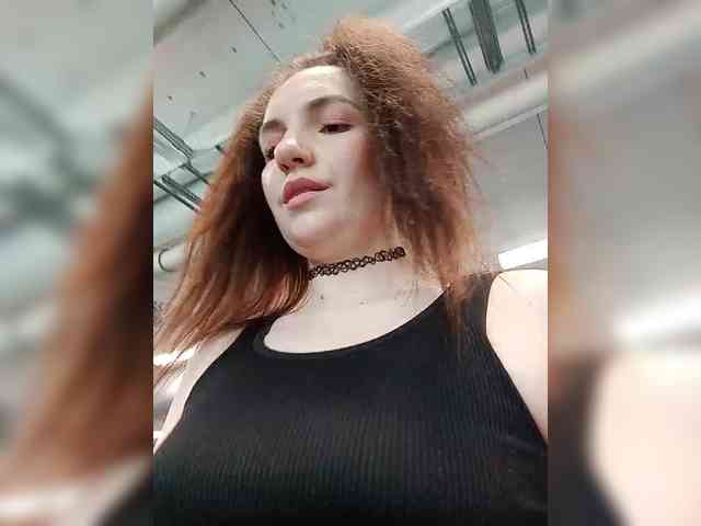 Kris_kiskis webcam