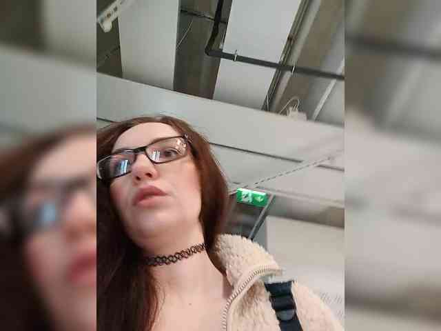 Kris_kiskis webcam