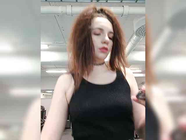Kris_kiskis webcam
