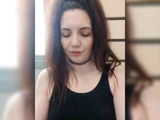 Kris_kiskis webcam