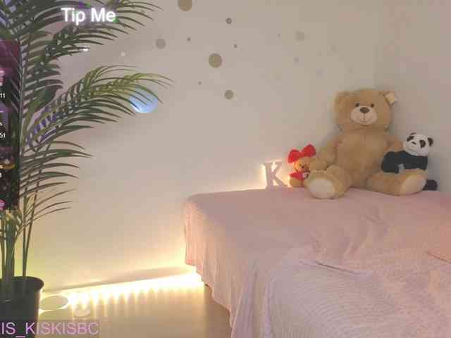 Kris_kiskis webcam