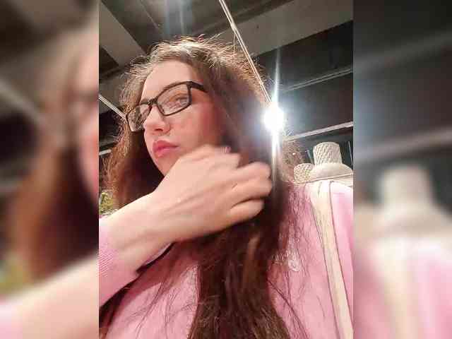 Kris_kiskis webcam