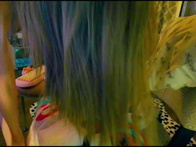 NikkiGlazer webcam
