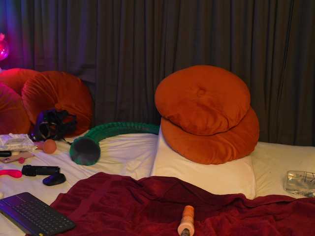 lacie-le-beauty's BongaCams show and profile