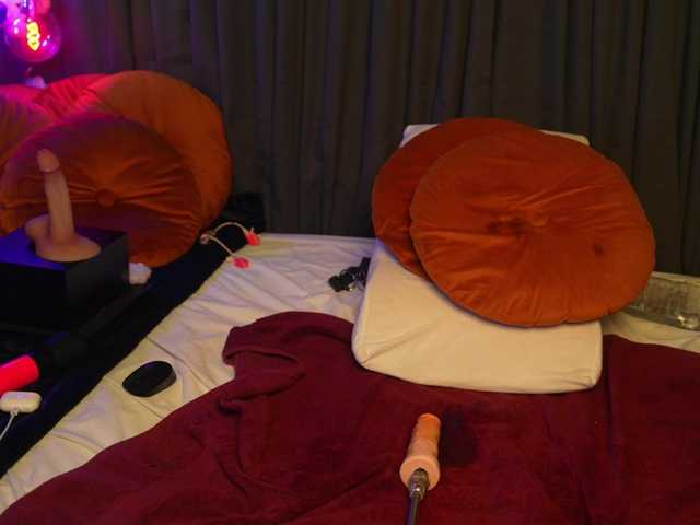 lacie-le-beauty's BongaCams show and profile