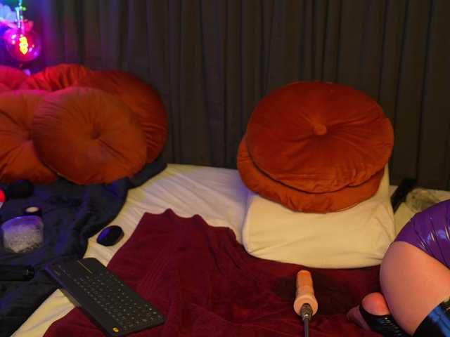 lacie-le-beauty's BongaCams show and profile