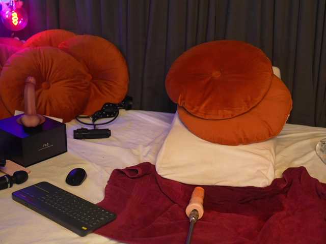 lacie-le-beauty's BongaCams show and profile