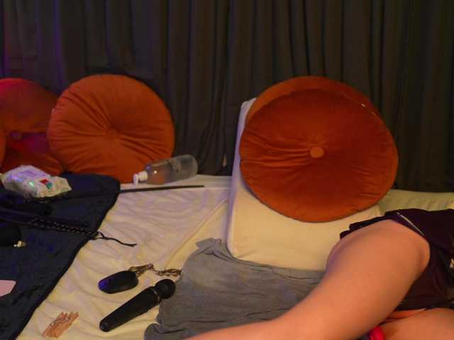 lacie-le-beauty's BongaCams show and profile