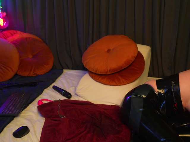 lacie-le-beauty's BongaCams show and profile