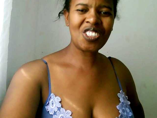 Edwiga's BongaCams show and profile