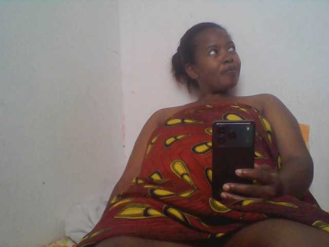 Edwiga's BongaCams show and profile