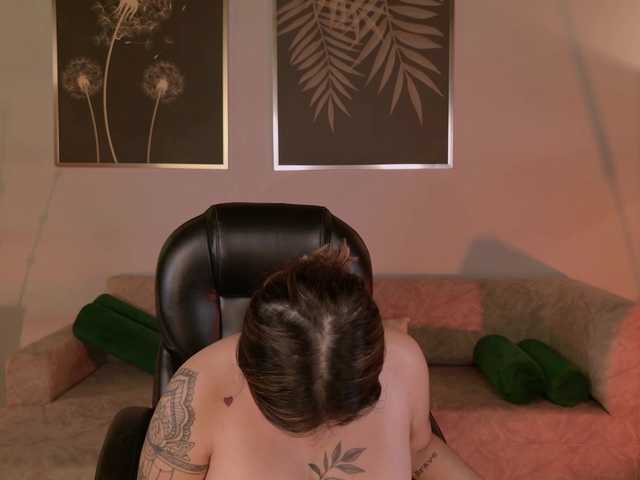 LisaMonroe's BongaCams show and profile