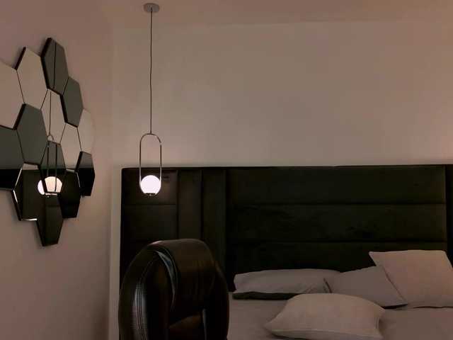 LisaMonroe's BongaCams show and profile