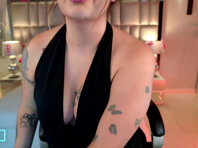 LisaMonroe —    Be my sweet and hot Valentine's Day  IG : @lisamonroe_x  Fingers in my ass + deepthroat  @remain Tokens 