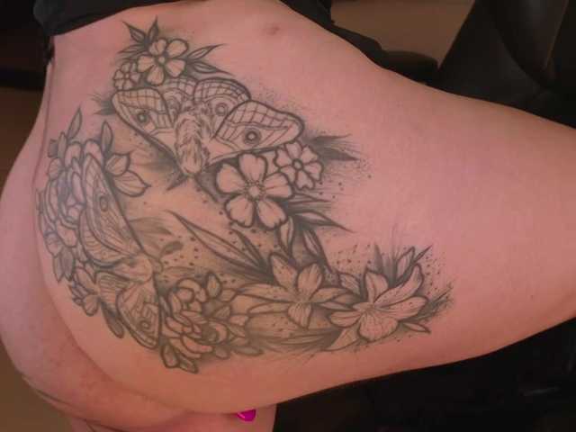 LisaMonroe's BongaCams show and profile