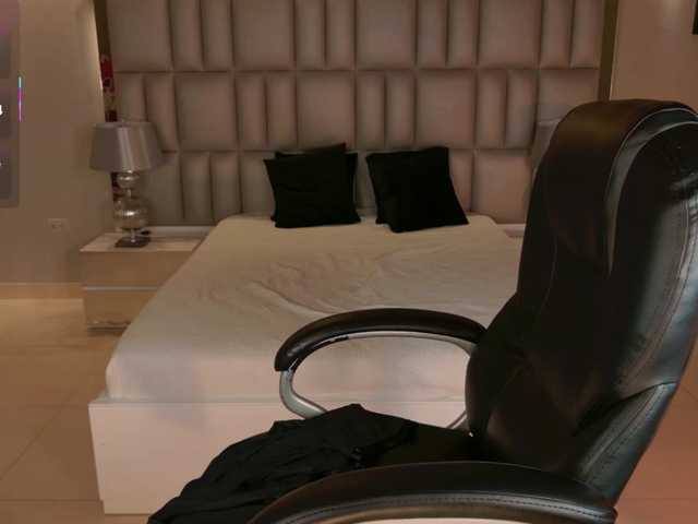 LisaMonroe's BongaCams show and profile