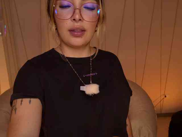 LisaMonroe webcam